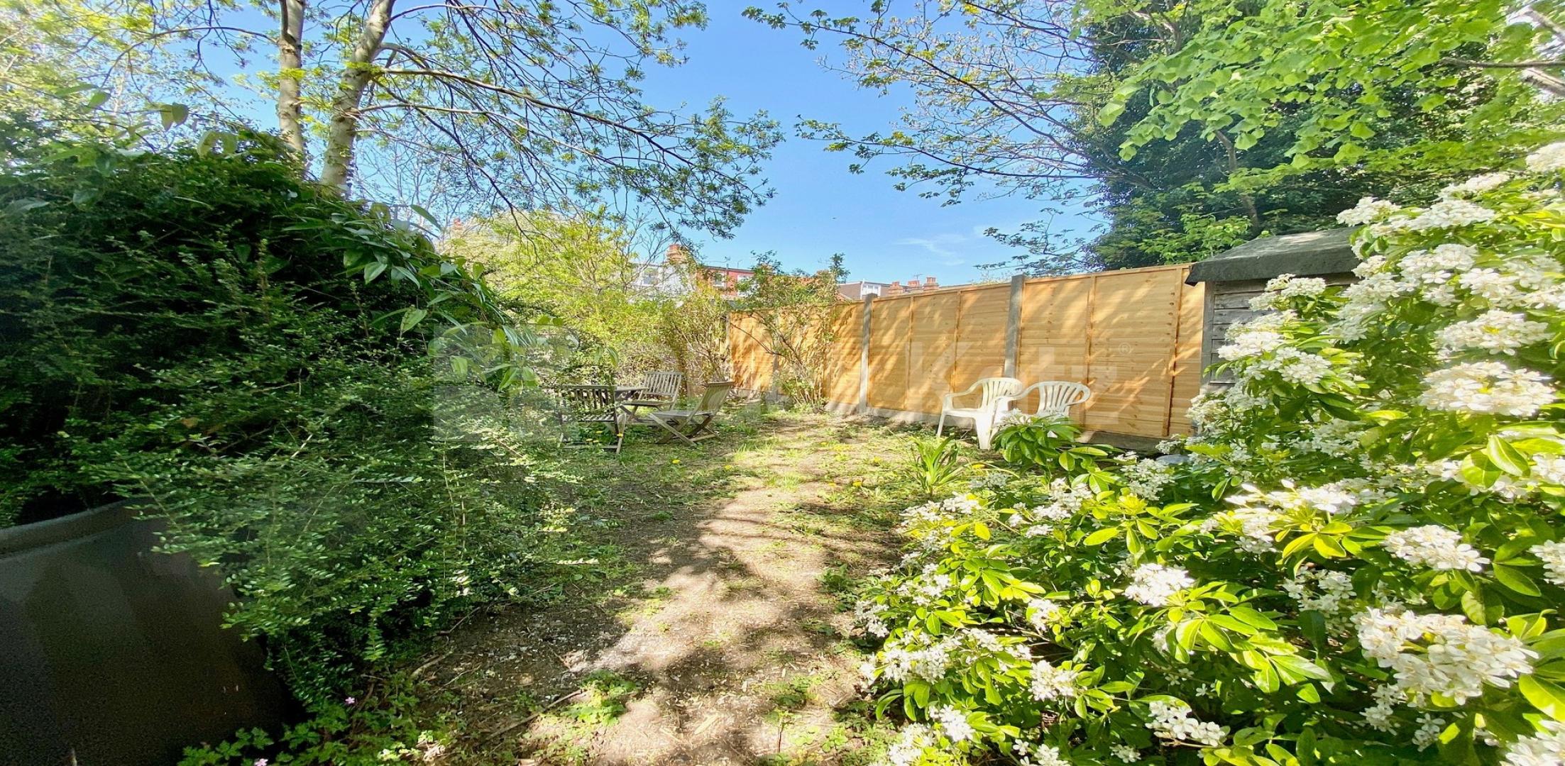 			VIRTUAL TOUR AVAILABLE!, 2 Bedroom, 1 bath, 1 reception Flat			 Barnard Hill, Muswell Hill